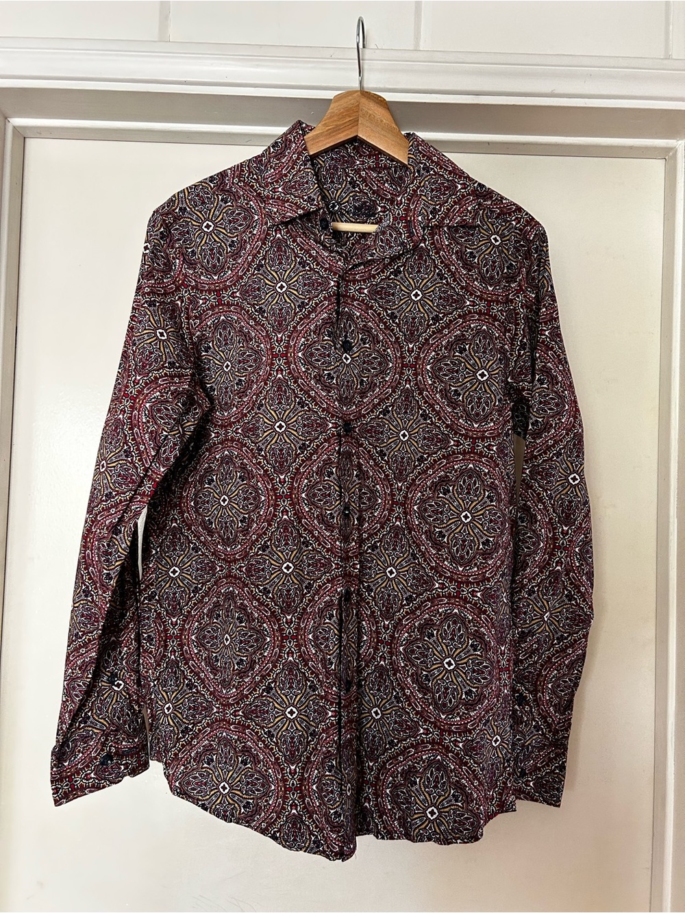 Men's Patterned Button-Up Shirt in Burgundy and Navy